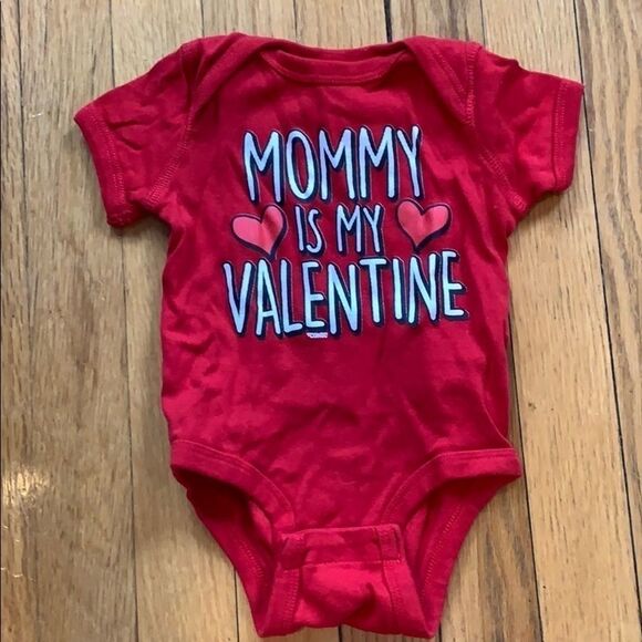 3/$25 “Mommy is my Valentine” onesie - Picture 1 of 4
